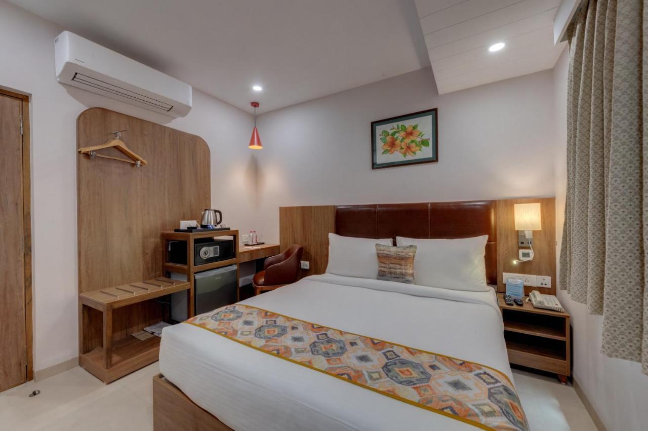 The Beacon Hotel Вадодара Экстерьер фото